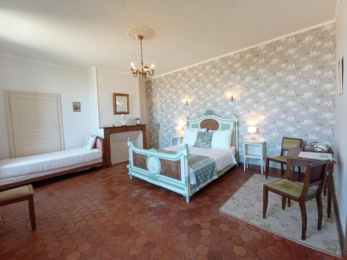 Chateau Latour Fours  Экстерьер фото