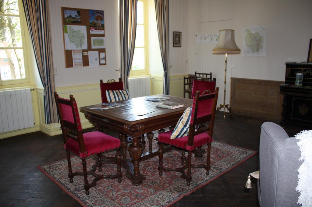 Chateau Latour Fours  Экстерьер фото